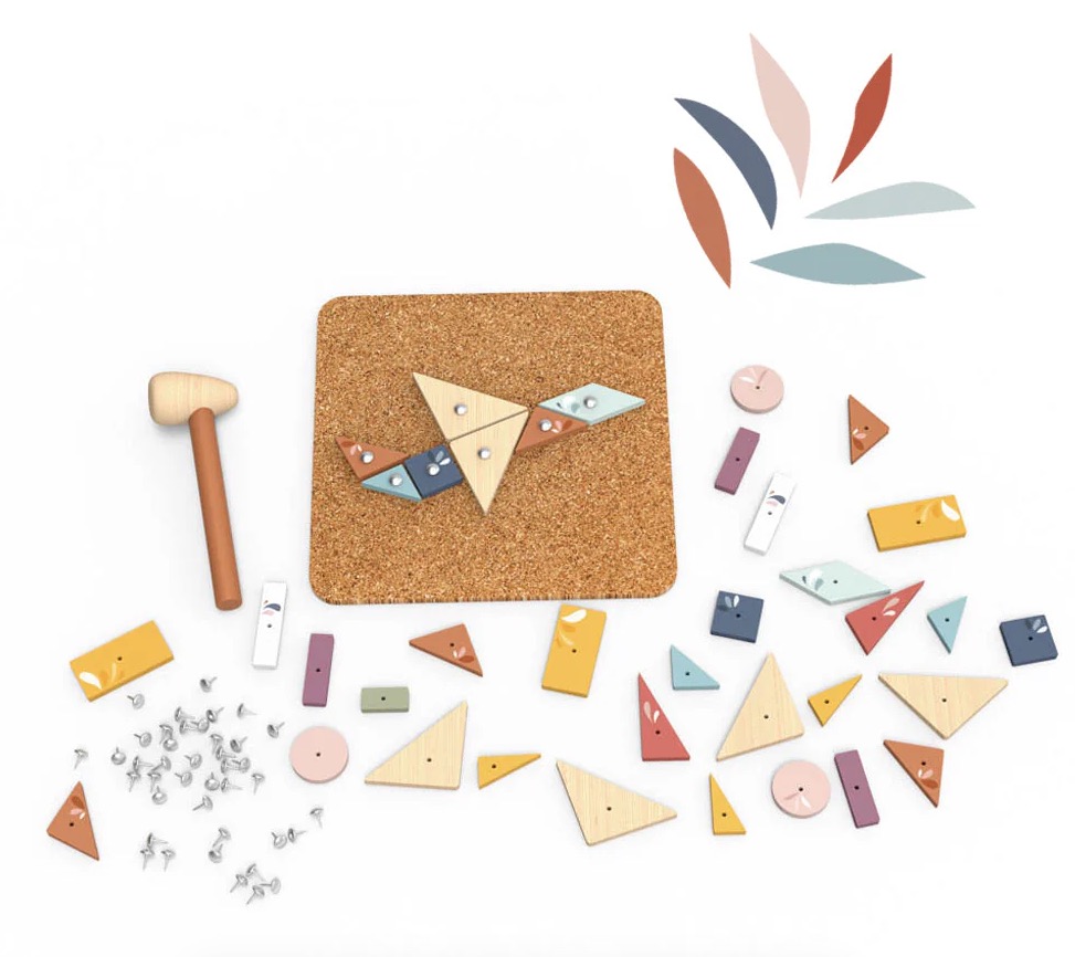 Jeu de creation a clous avec pieces en bois