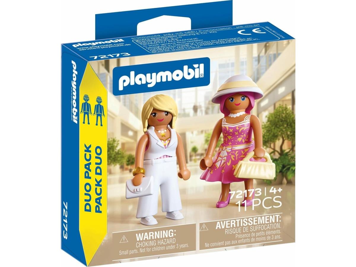 72173 Amies faisant du shopping