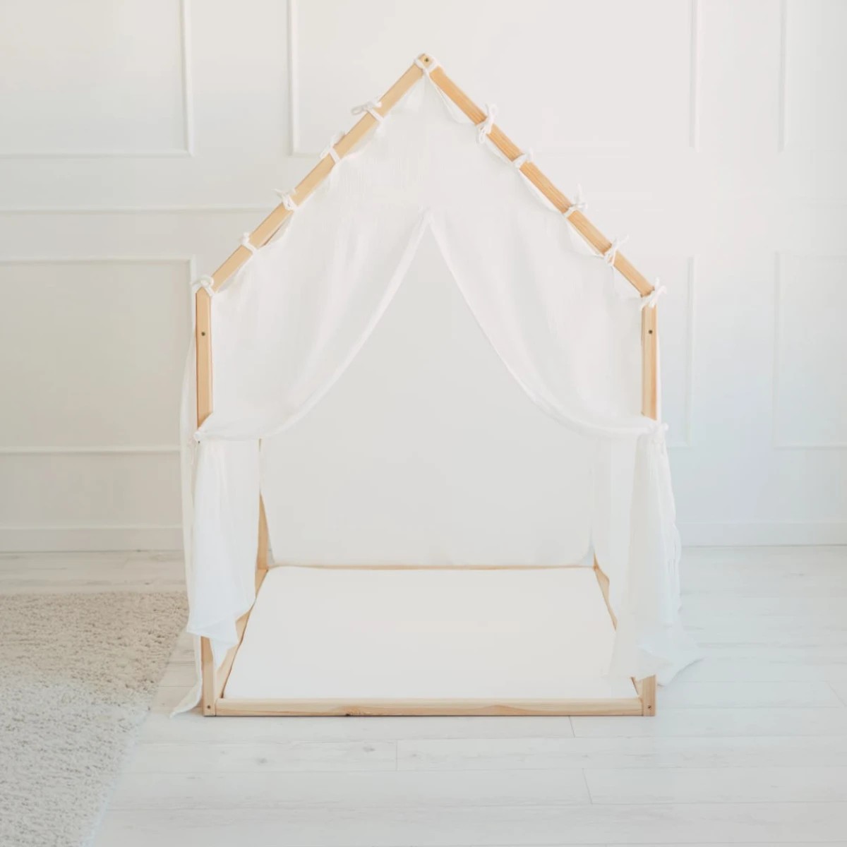 Cabane de jeu en bois et mousseline 106 x 106 x 150 cm, portes — Blanc