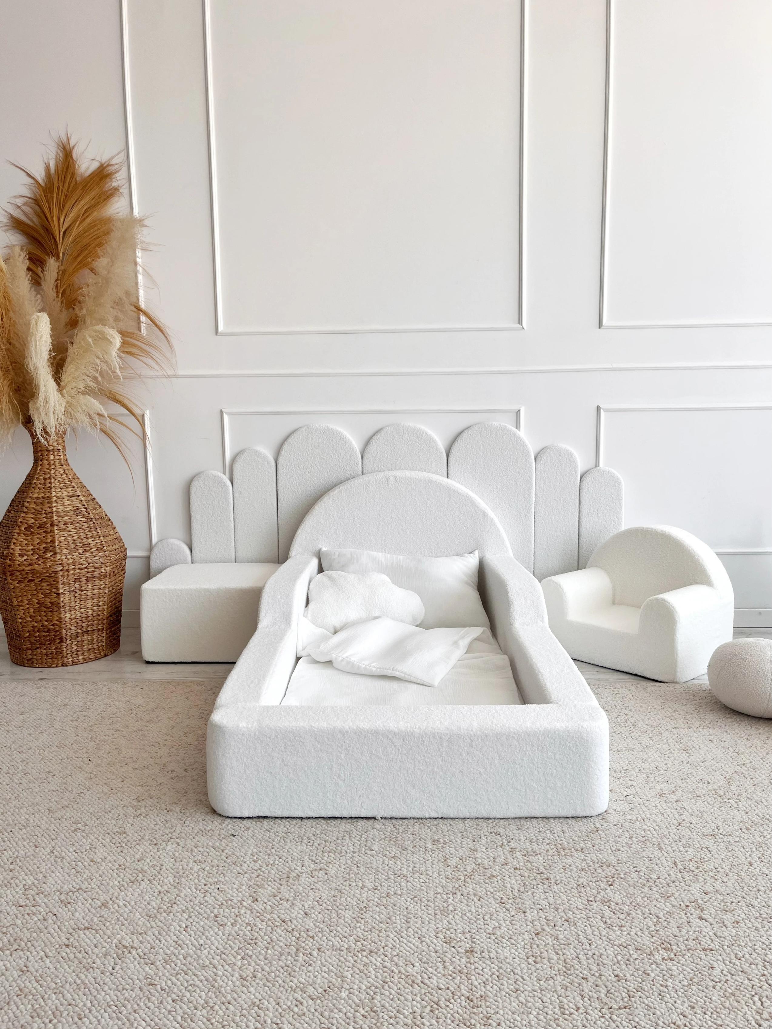 Lit enfant au sol en mousse 163 x 95 cm - couchage 70 x 140 cm, housse bouclette blanche